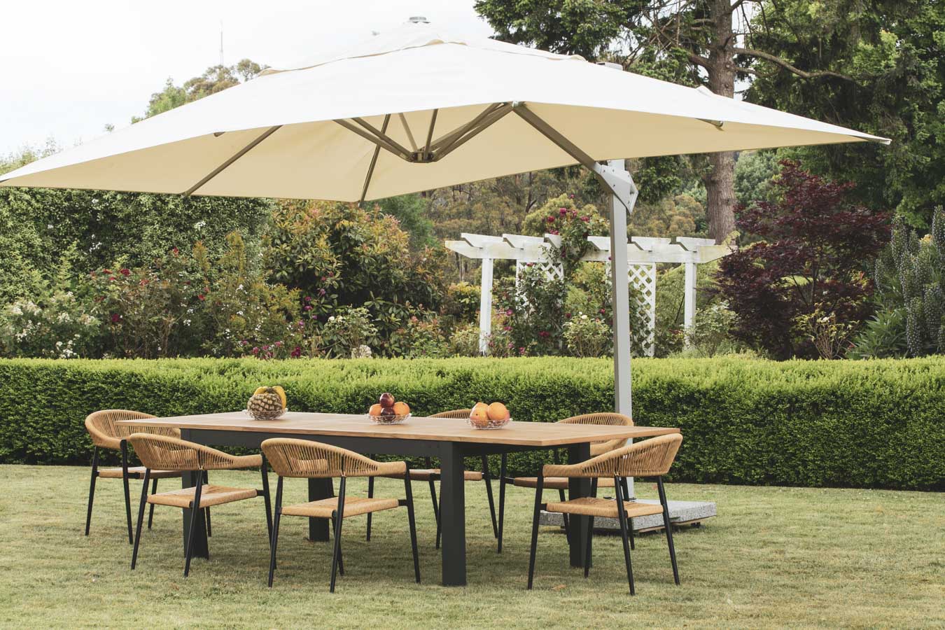 Apollo Outdoor Cantilever Umbrella with 90kg Marble Base - Pro fabric 300W 400D 250H