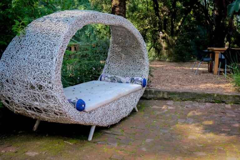 Outdoor patio daybeds