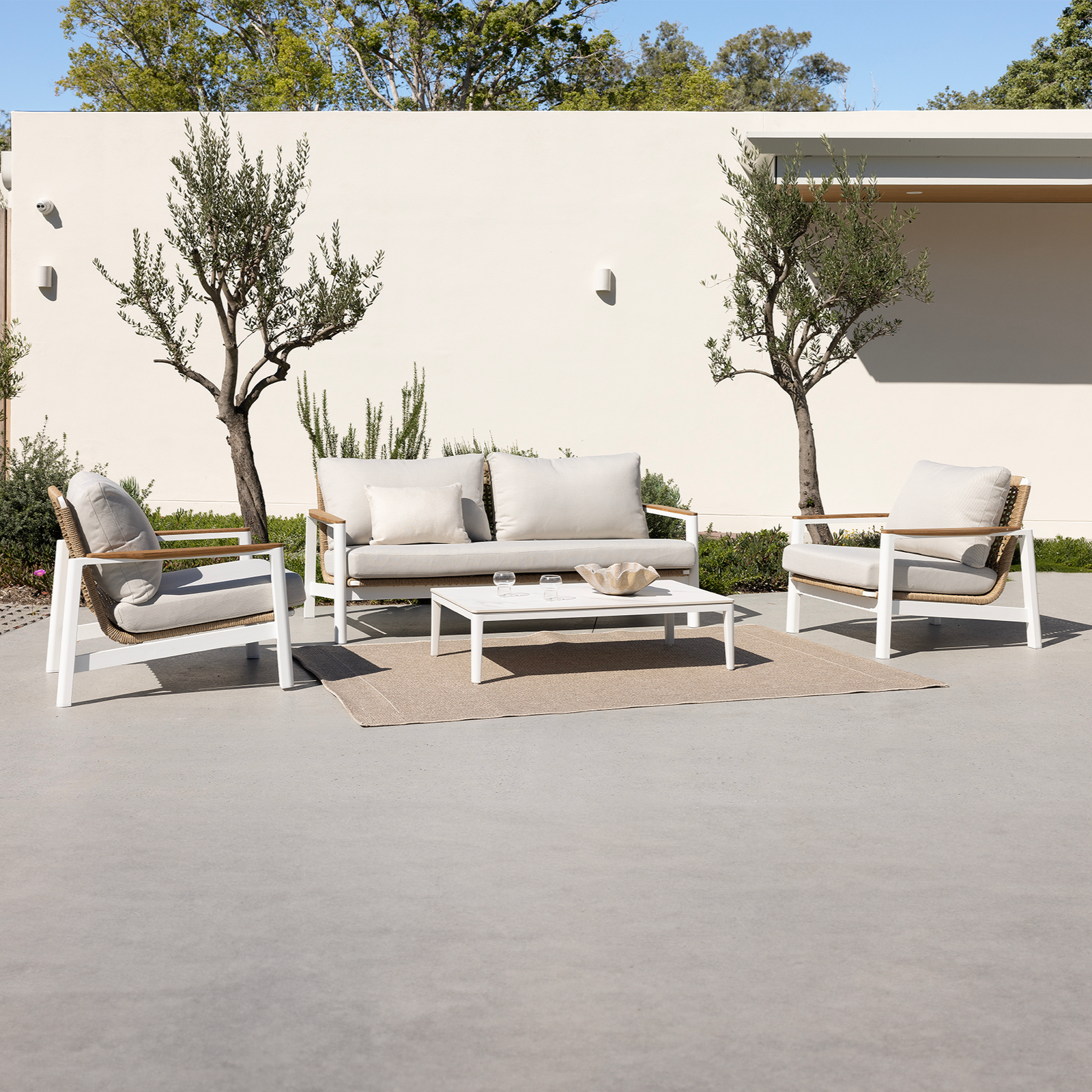 Reyne lounge – 4 Seater White
