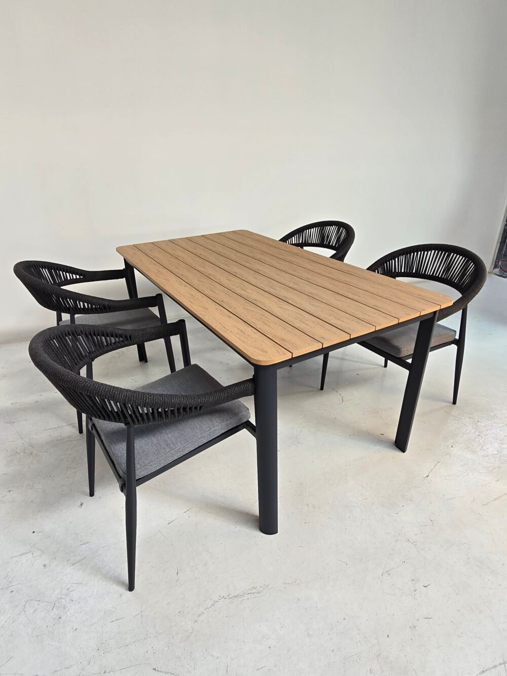 Bari dining chair